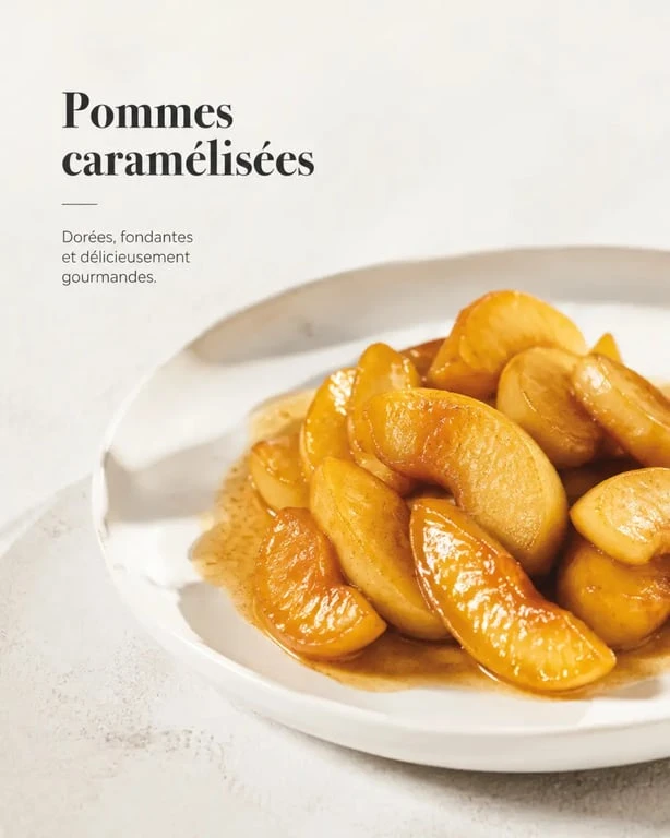 Recette des pommes caramélisées dorées et brillantes servies tièdes sur une assiette sobre